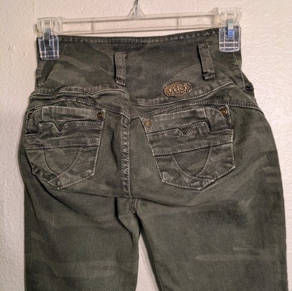 tiki Green Camouflage Skinny Jeans Size 5 Pre-owned - Picture 6 of 9